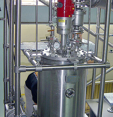 100 liter, 40 bar pressure reactor with distillation overhead
