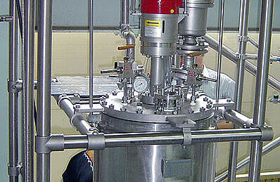 100 liter, 40 bar reactor with distillation overhead