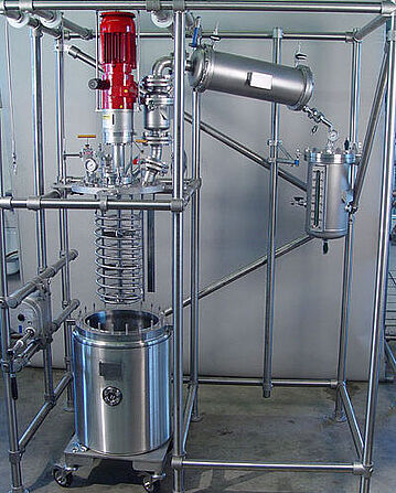 Hydrogenation plant with 100 liter pressure reactor system