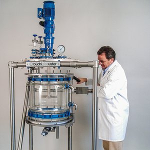 Solid phase 50 lt., with lift and swing out design, 2 stage stirrer with fixed height.
