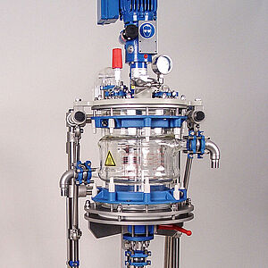 Solid phase reactor 10 lt. with heating/cooling jacket, motorized anchor stirrer, interchangeable stirrer design.