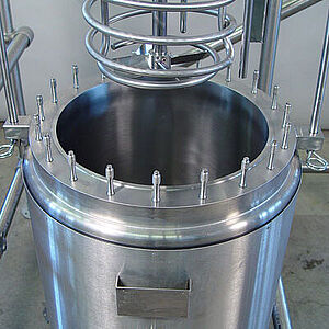 100 lt. pressure reactor, cooling coil, multi-stage stirrer 100 lt. pressure reactor, cooling coil, multi-stage stirrer