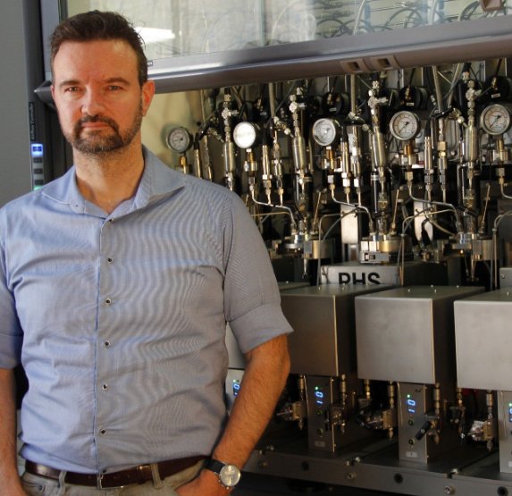 DOTTIKON EXCLUSIVE SYNTHESIS, specialist in hazardous reactions, needed a system to test reaction conditions for catalyst reactions under pressure.